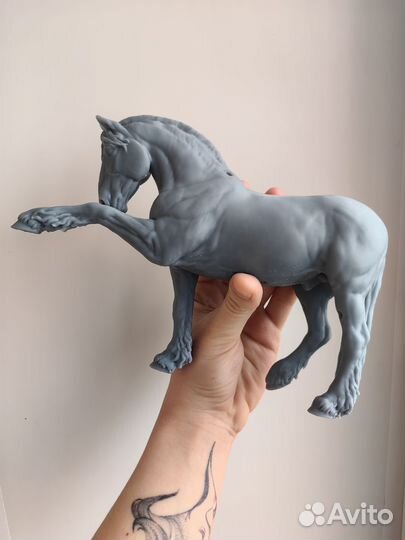 Фигурки лошадей breyer резин