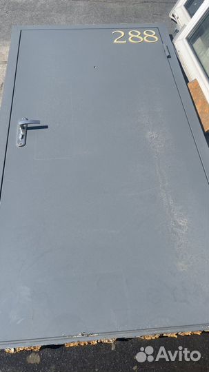 Дверь входная металлическая от застройщика