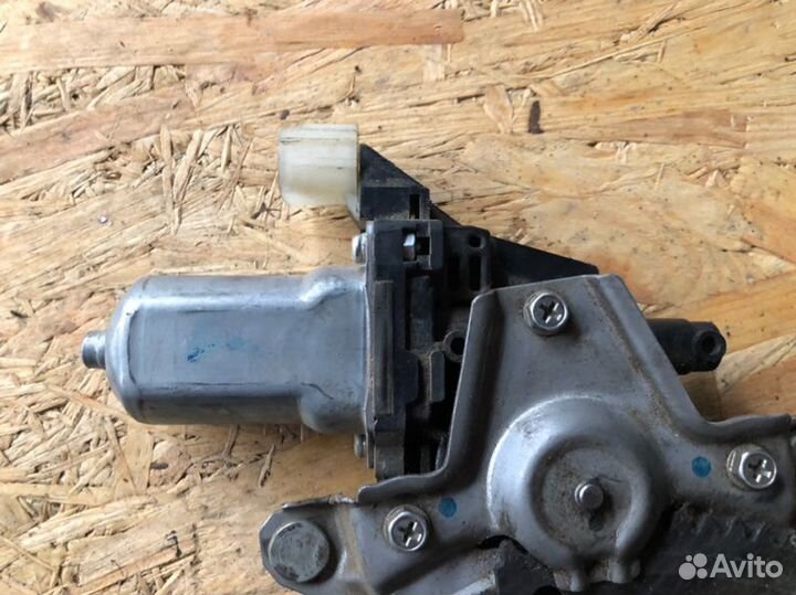 Мотор стеклоподъемника задний левый Hyundai I20