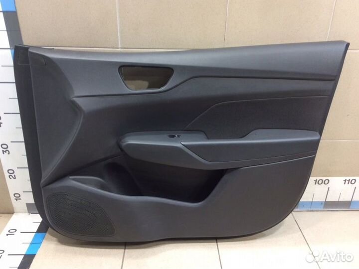 Обшивка двери передней правая Hyundai Solaris