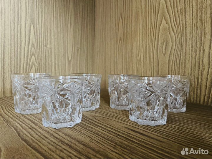 Рюмки, бокалы, стопки