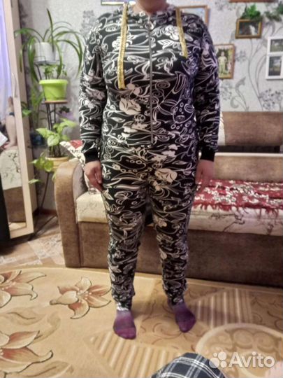 Спортивный костюм женский