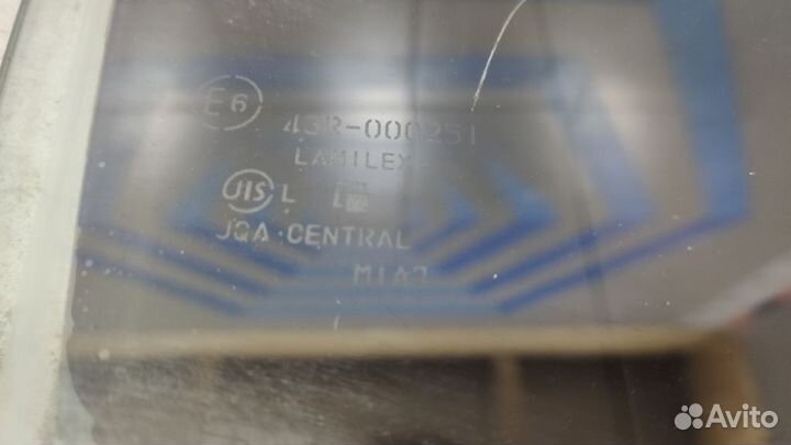 Стекло задней правой двери Infiniti M Y51