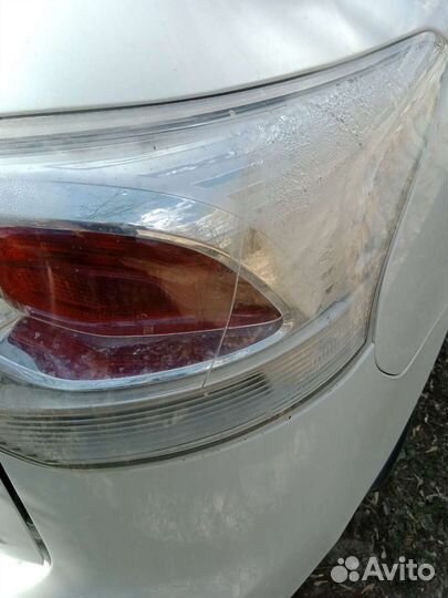 Задний правый фонарь Митсубиси оутлендер
