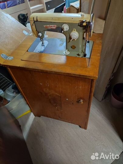 Швейная машина Чайка 2