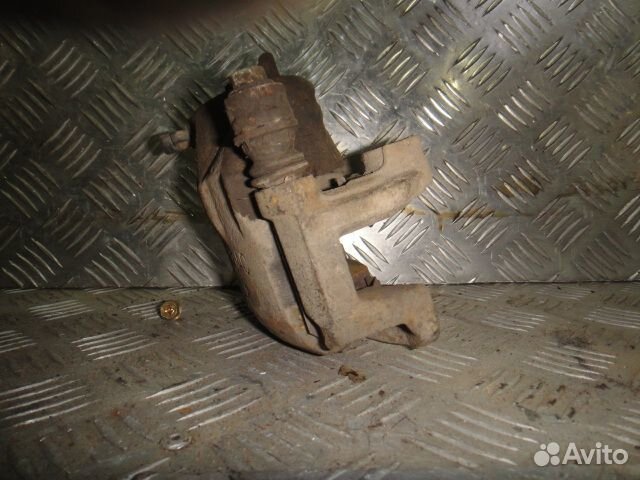 Суппорт Almera Classic B10 (06-13) пер R б/у