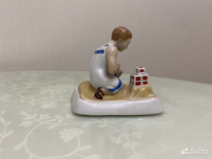 Фарфор СССР статуэтка Девочка с кубиками