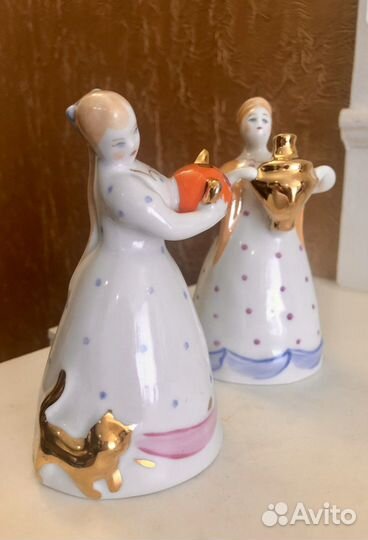 Статуэтка девушка с самоваром с чайником. Дулево