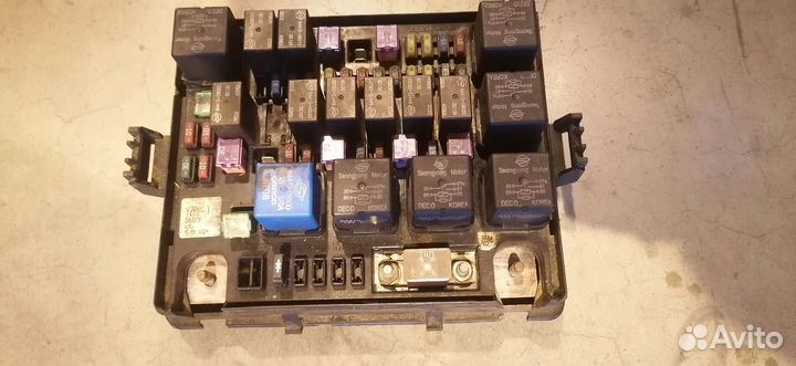 Блок предохранителей подкапотный Ssangyong Rexton