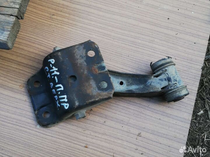 Рычаг передний верхний правый Ниссан Премьера р11