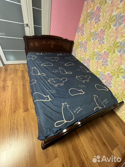 Кровать с матрасом 140 200