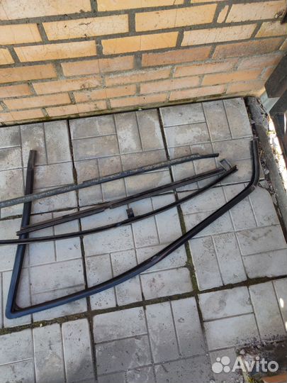 Уполотнитель двери передней левой Renault Scenic 1