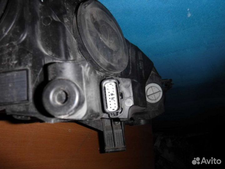 Фара левая Ford Fiesta