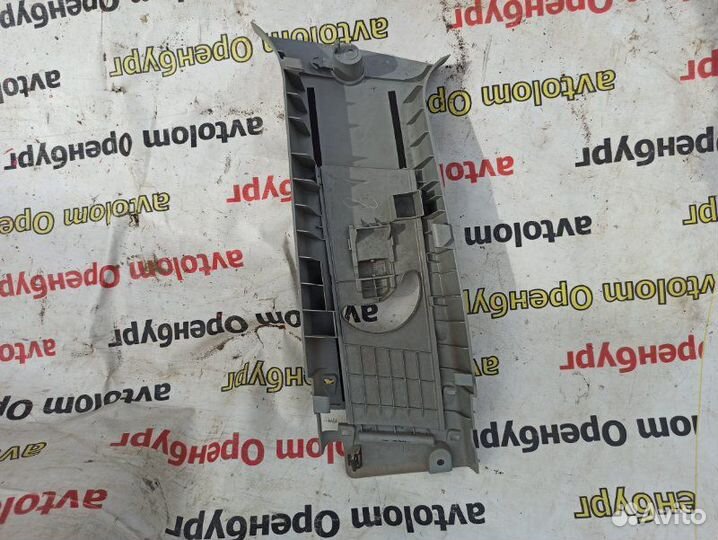 Накладка средней стойки правая Mitsubishi Lancer