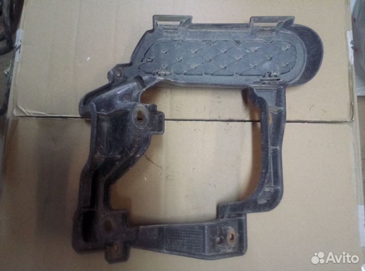 Кронштейн противотуманной фары лев Mitsubishi ASX