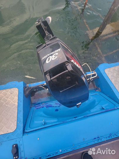 Лодка с мотором