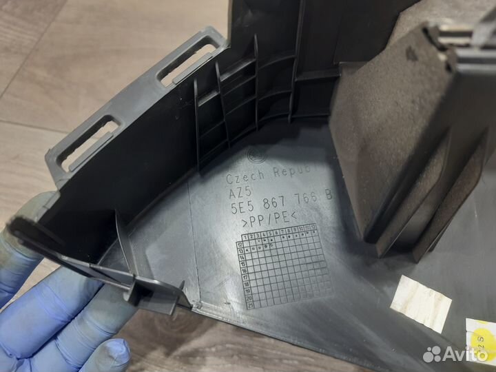 Правая задняя накладка салона для Skoda Octavia A7