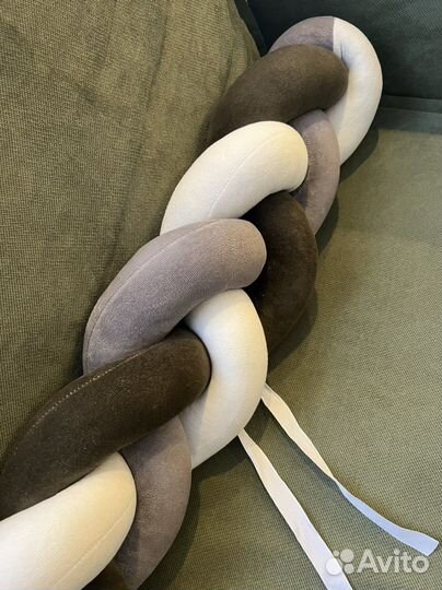 Бортик-косичка велюровая в детскую кроватку 120 см