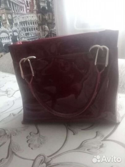 Сумочка лаковая