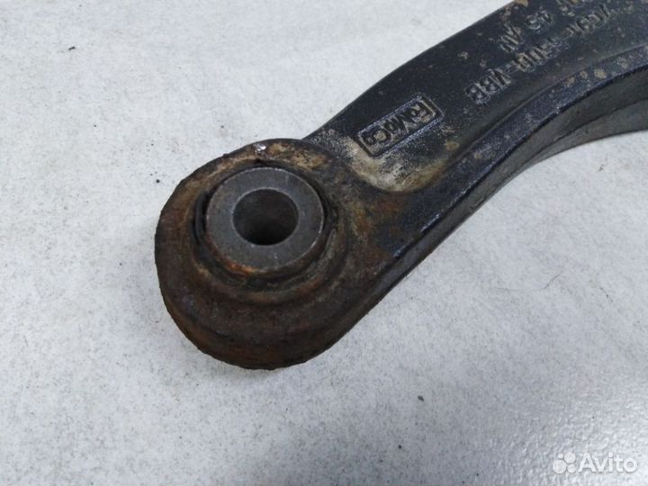 Рычаг задний верхний правый 31202764