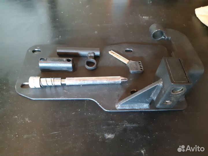 Блокиратор кпп штыревой на хендай-кия