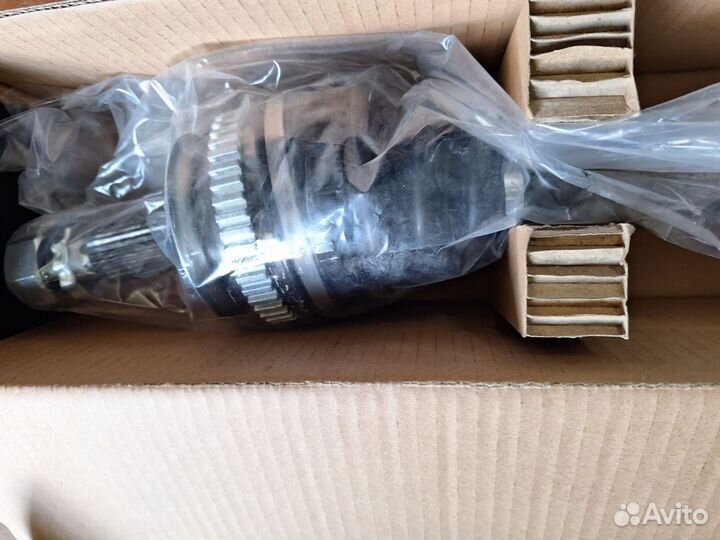 Привод передний левый Dodge Caravan 2001 -2007