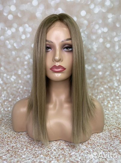 Парик на сетке русого цвета средней длины