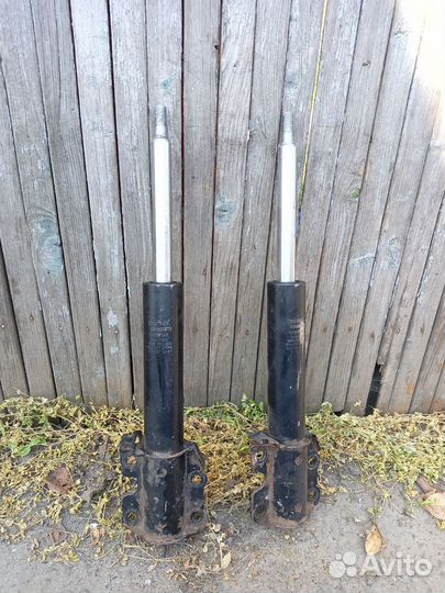 Mercedes sprinter. Стойки газомасляные