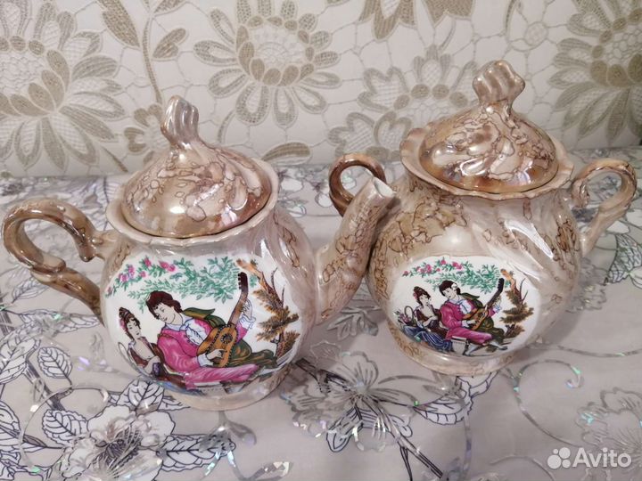 Чайник заварочный и сахарница