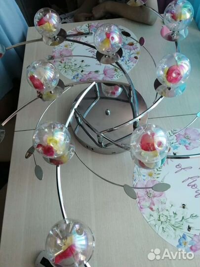 Люстра в отличном состоянии. С пультом