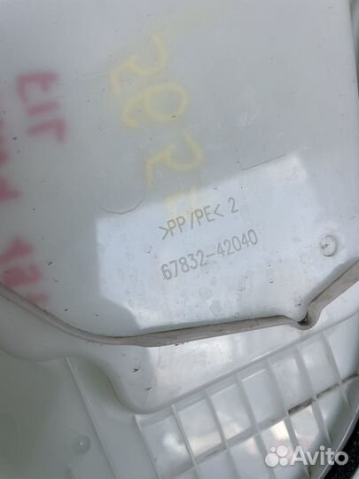 Панель двери передняя левая rav4 xa50