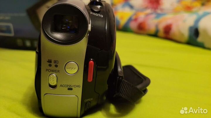 Видеокамера Samsung VP-DX105i