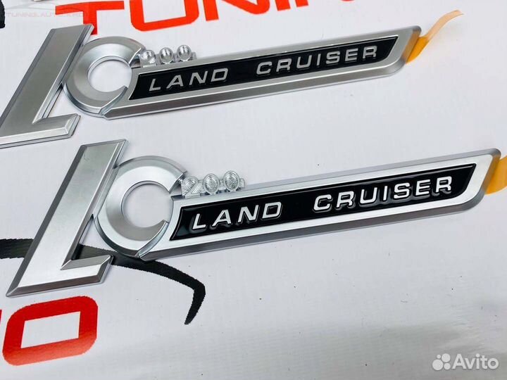 Эмблема Toyota Land Cruiser 200 на кузов