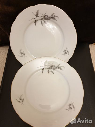 2 десертные тарелки 17,5 см Чехословакия