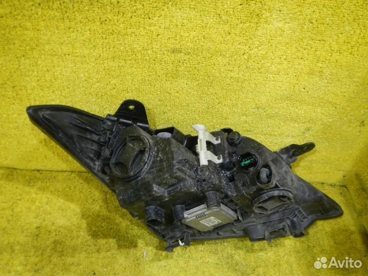 Фара левая Genesis G80