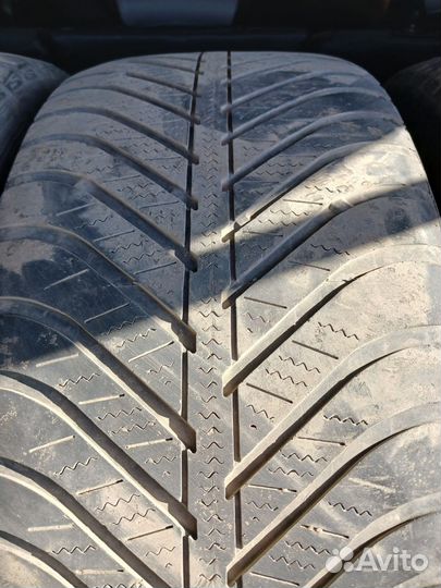 Goodyear Vector 4Seasons 225/50 R17