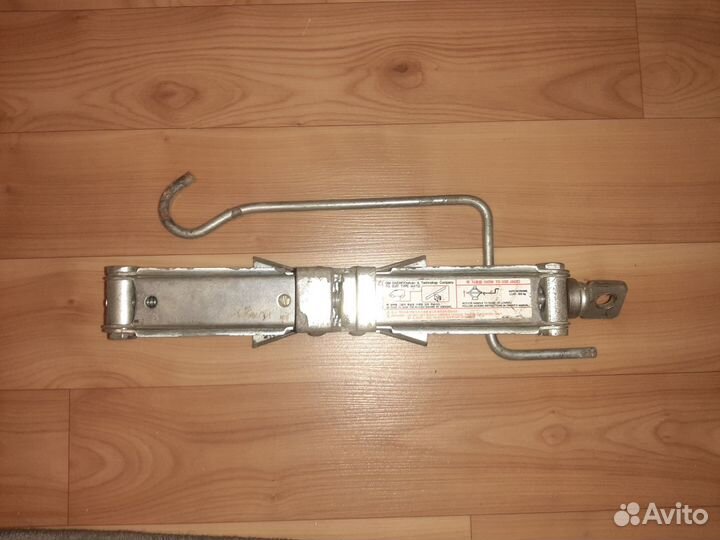 Домкрат ручной