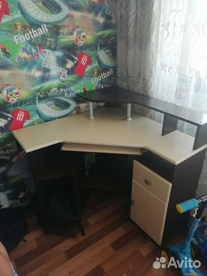 Компьютерный стол