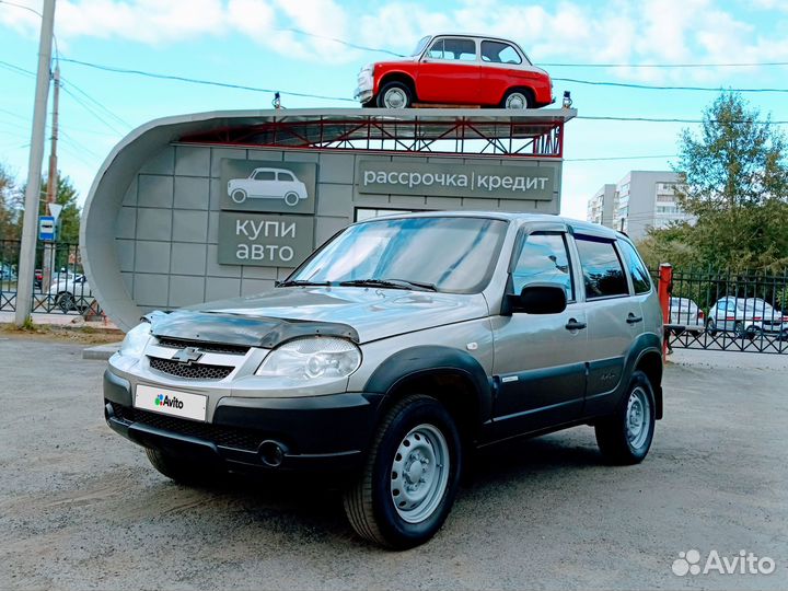 Авито саратовская область авто с пробегом нива 4х4. Авто 2131 с пробегом. Чиркова 2121. Нива красного цвета. Нива 1981 года фото.