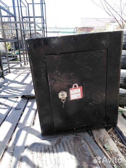 Сейф большой