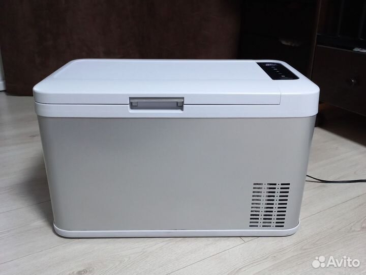 Автомобильный холодильник компрессорный 12/24/220v