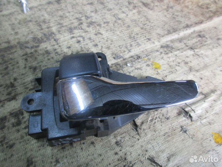 Ручка внутренняя передняя левая Mitsubishi Lancer