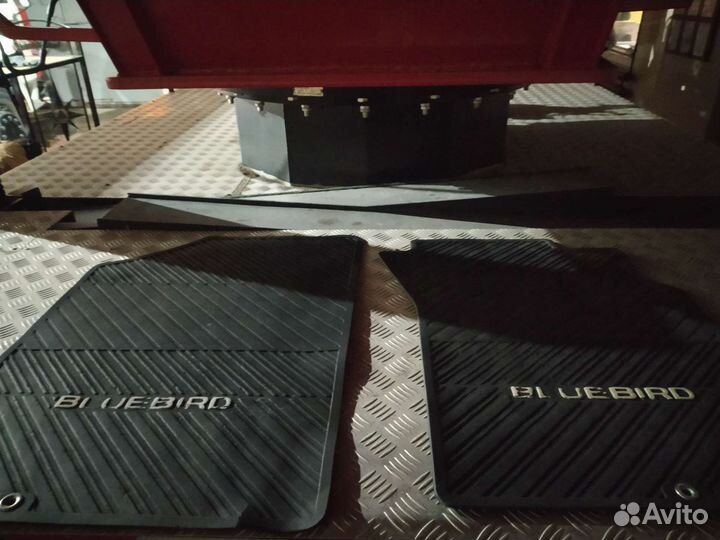 Передние коврик салона Nissan Bluebird