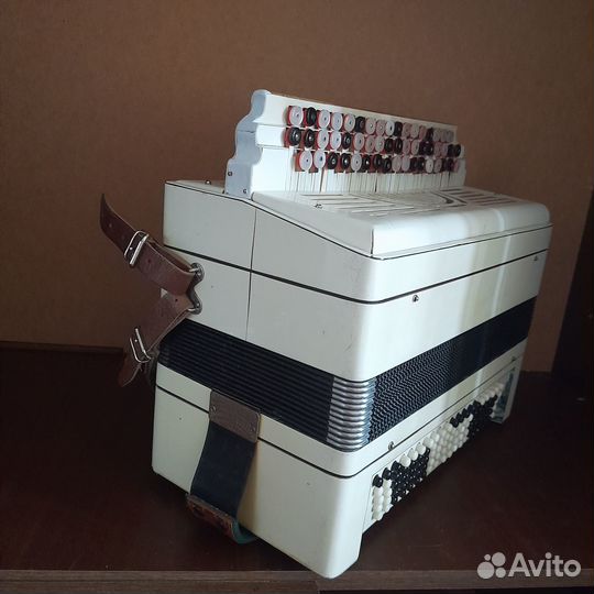 Белый тульский хороший баянчик 52/100