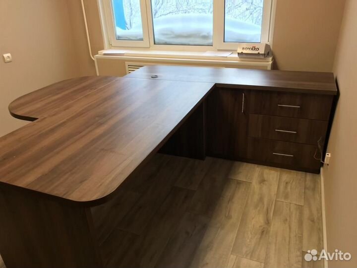 Офисный стол и шкаф