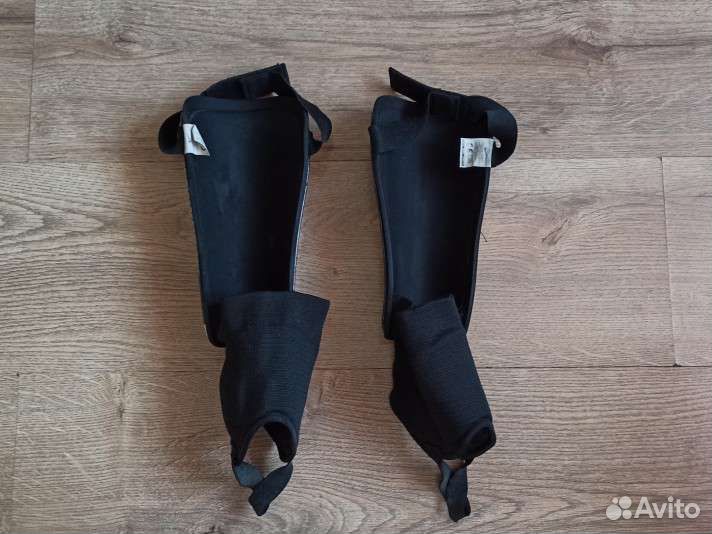 Футбольные щитки Nike