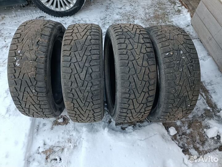 Pirelli Ice Zero 215/55 R17 98T