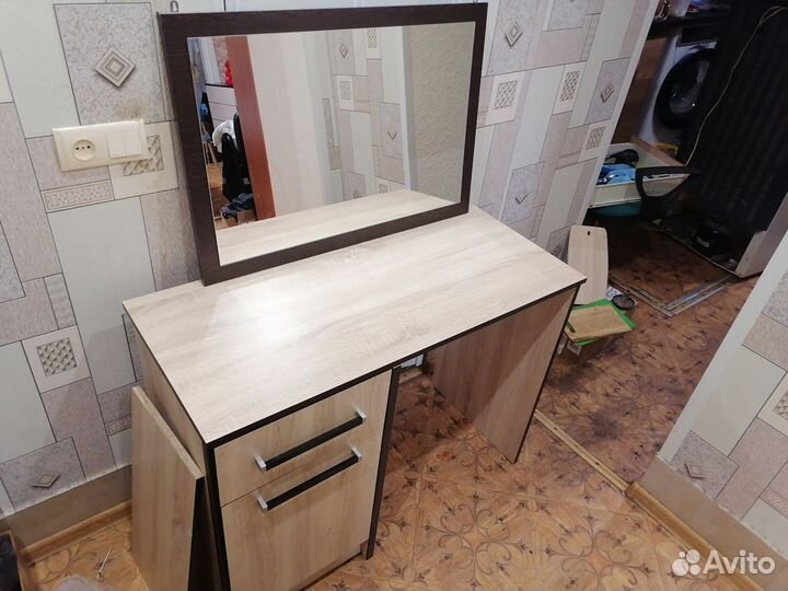 Туалетный столик с зеркалом бу