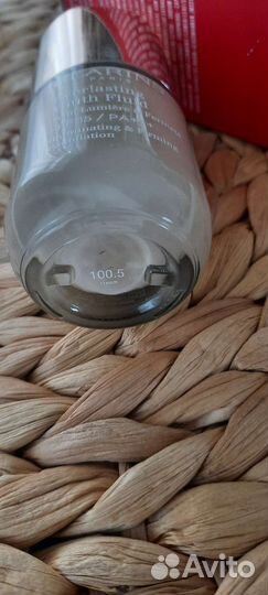 Тональный флюид Clarins