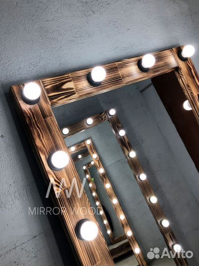Гримерное зеркало с лампочками на подставке